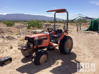 Kubota 4WD ユーティリティトラクター