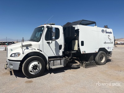 2018 Schwarze A7 Tornado on 2019 Freightliner M2 Zamiatarka uliczna