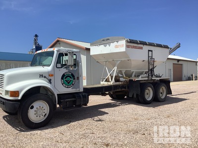 1990 International 4900 6x2 T/A Tender Truck