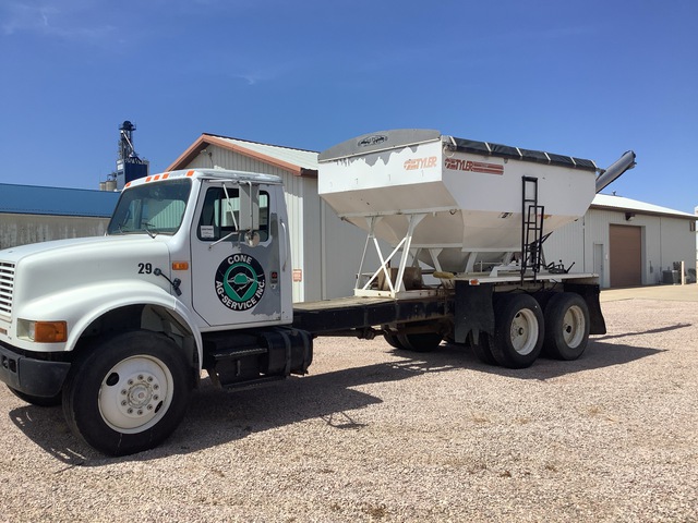 1990 International 4900 6x2 T/A Tender Truck