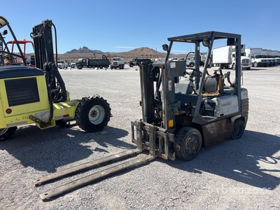 1992 Komatsu FG25ST11LP 4700 lb Cushion Tire Chariot Élévateur (Inoperable)