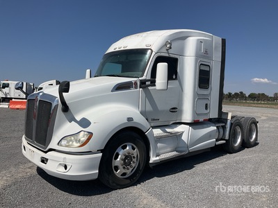 2015 Kenworth T680 6x4 Tractocamion con Dormitorio / Ciągnik siodłowy T/A z kabiną sypialną