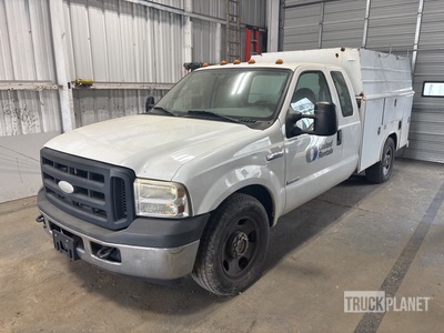2007 Ford F-350 XL 4x2 Extended Cab Camión Utilitario (Inoperable)