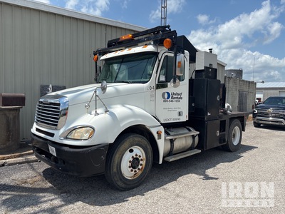 2006 Freightlnr Columbia DCD 4x2 side mounted tool boxes and air over hydraulic hitch Autocarro cassone fisso