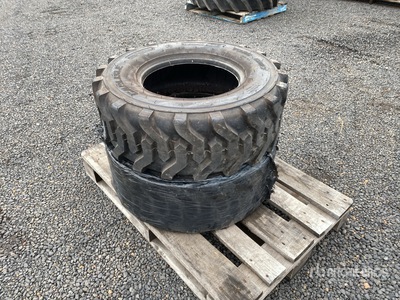 Quantity of (2) Carlisle 305/70-16.5 Opony