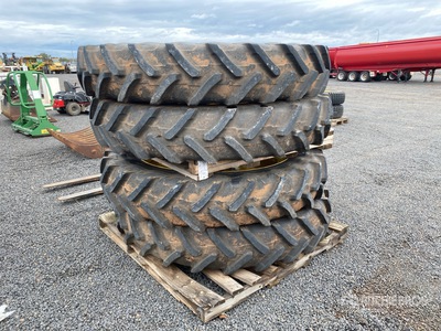 Quantity of (4) Michelin 380/90R54 w/ Rims Opony