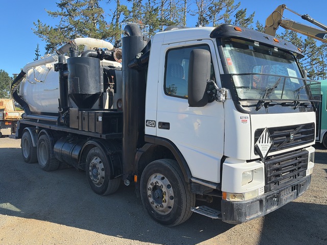 2001 Volvo FM12 8x4 Twin-Steer Vacuum Tanker Truck