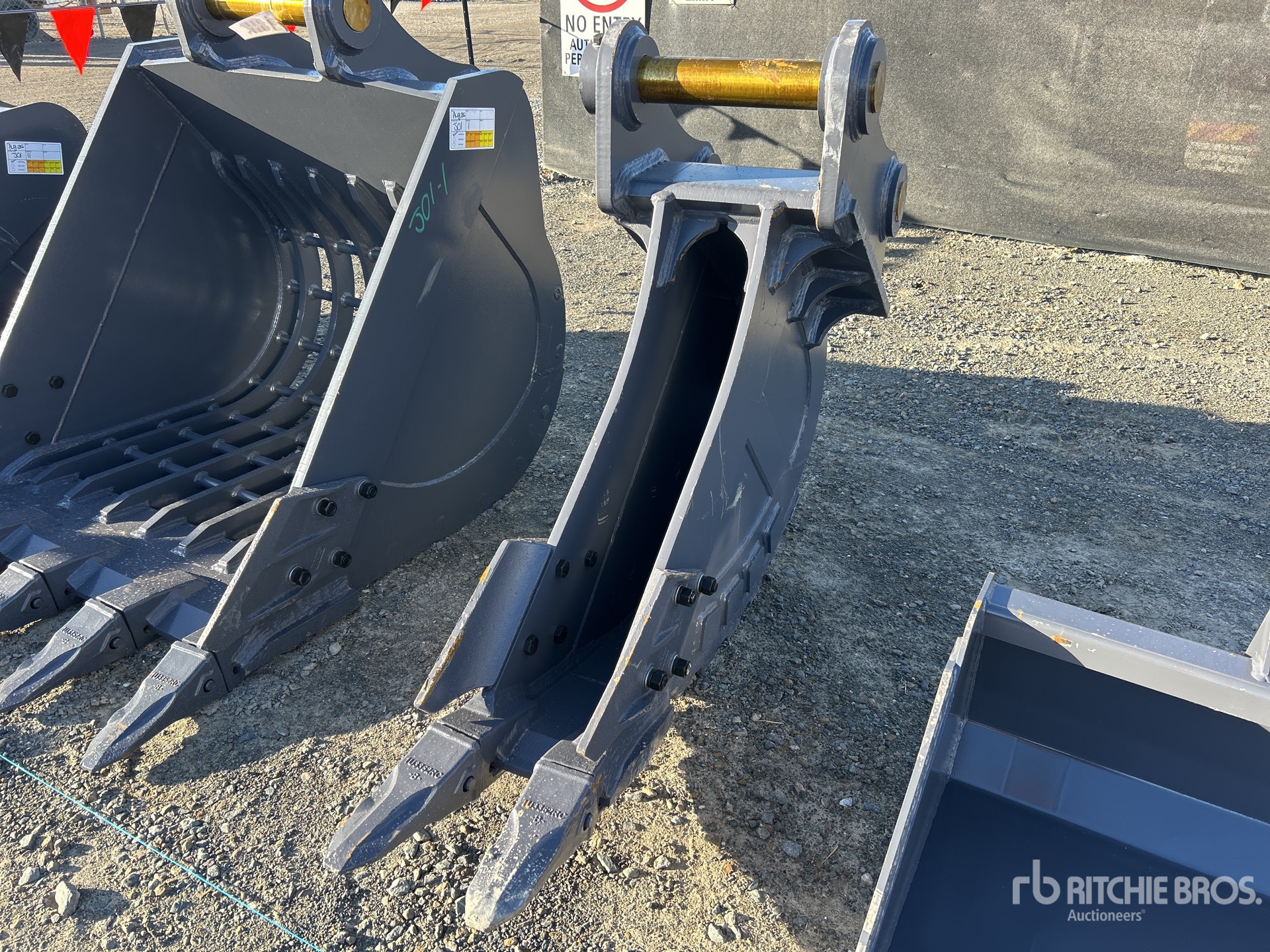 2026 Warrior 300 mm Q/C Digging Excavator Bucket - Fits 20 - 25 Ton (Unused)