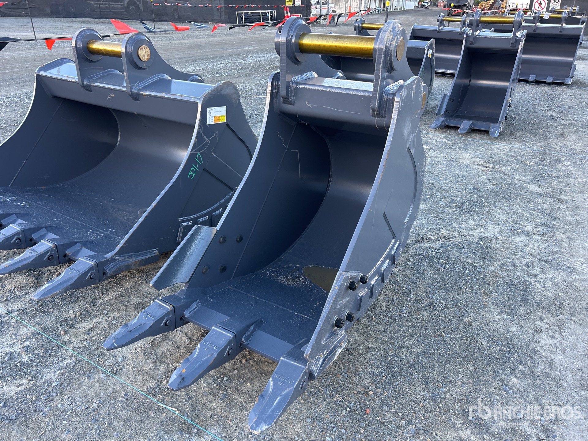 2026 Warrior 680 mm Q/C Digging Excavator Bucket - Fits 20 - 25 Ton (Unused)