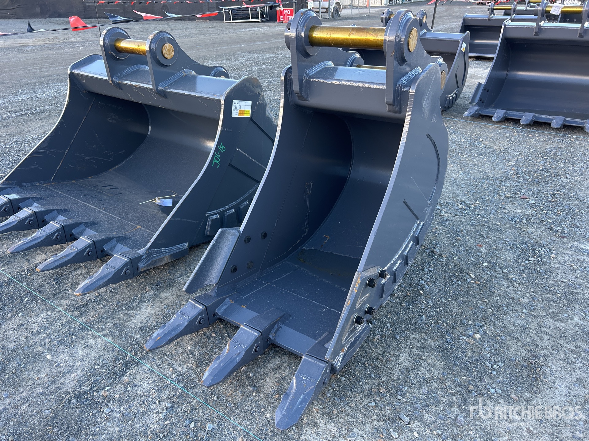 2026 Warrior 680 mm Q/C Digging Excavator Bucket - Fits 20 - 25 Ton (Unused)