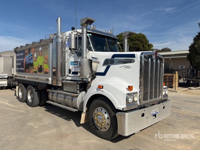 2018 Kenworth T909 6x4 を見 Dump Truck