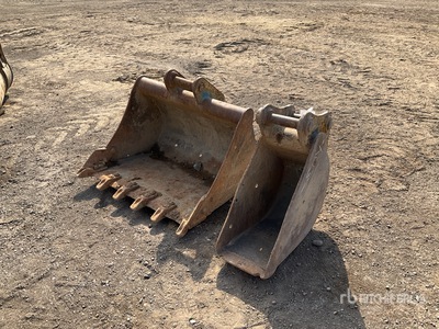 Quantity of (2) Digging 280mm & 880mm Excavator Bucket