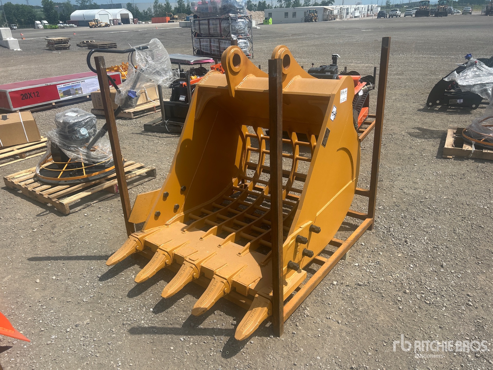 2026 GIYI GY-BK 44 in Skeleton Excavator Bucket - Fits Cat 320 (Unused)