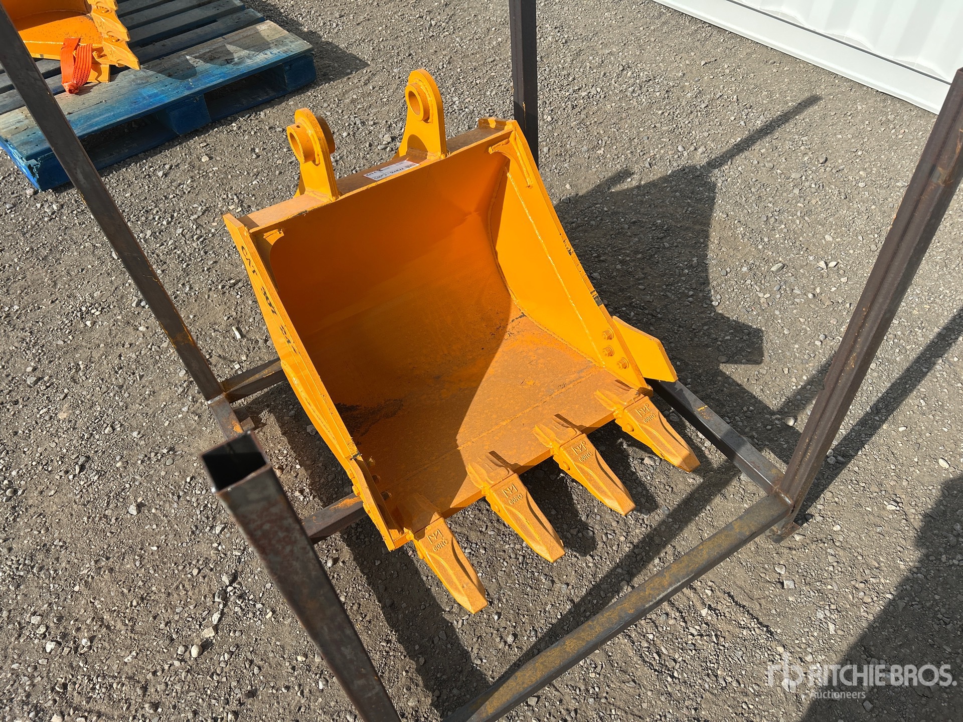 2026 GIYI GY-BK 24 in Digging Excavator Bucket - Fits Cat 307 (Unused)