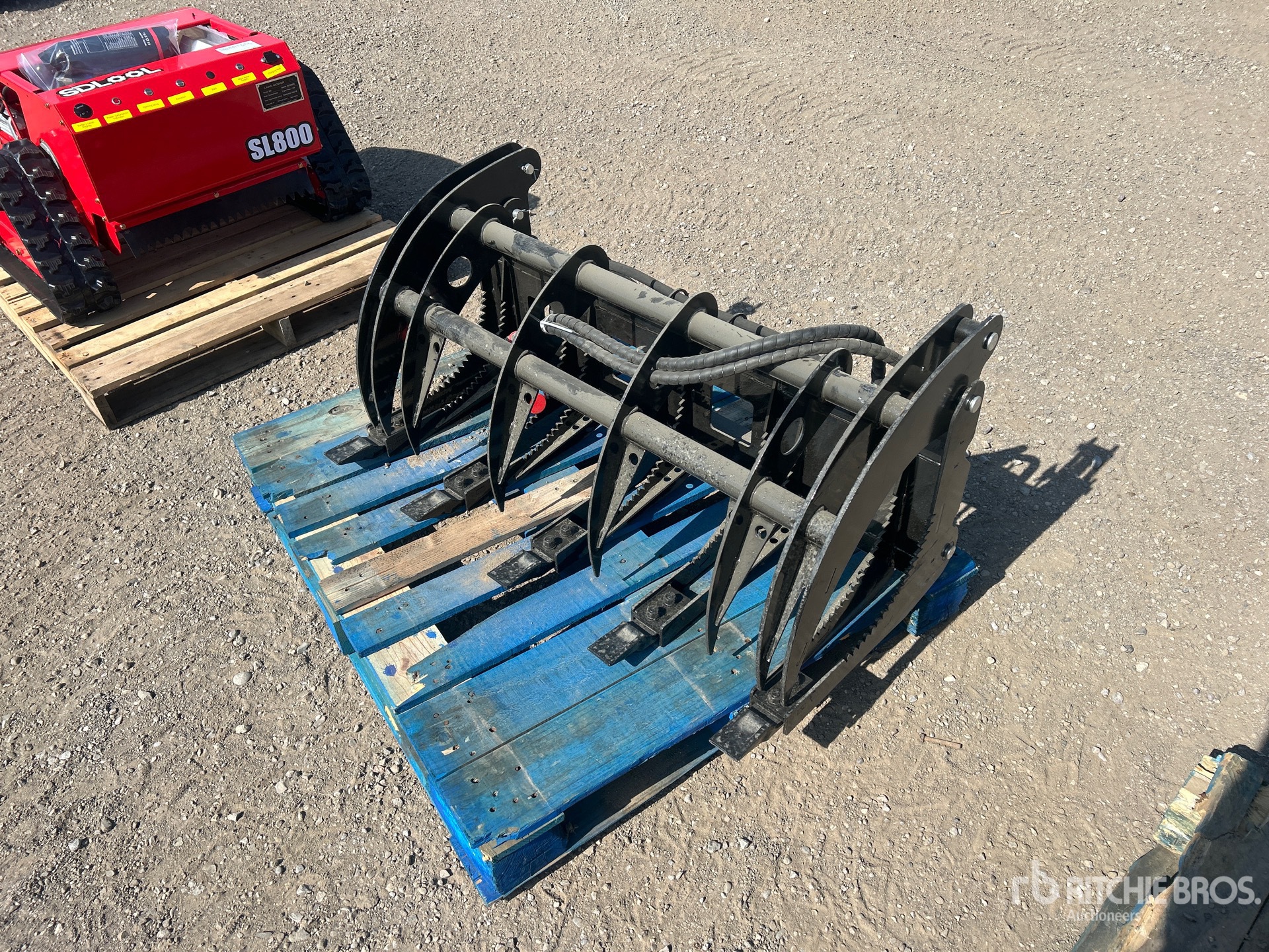 2026 GIYI GY-MCLG60 42 in Skid Steer Grapple (Unused)