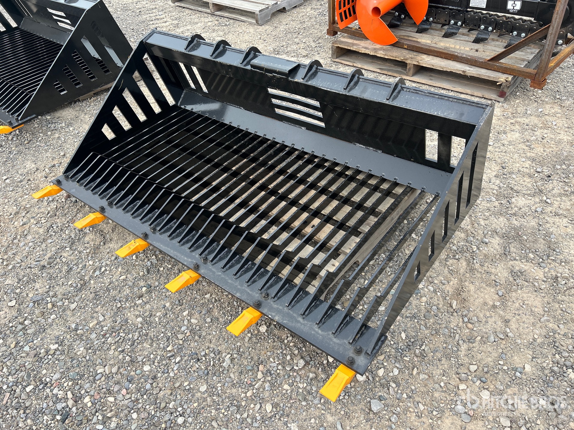 2026 GIYI GY-RB66 66 in Skeleton Skid Steer Bucket (Unused)