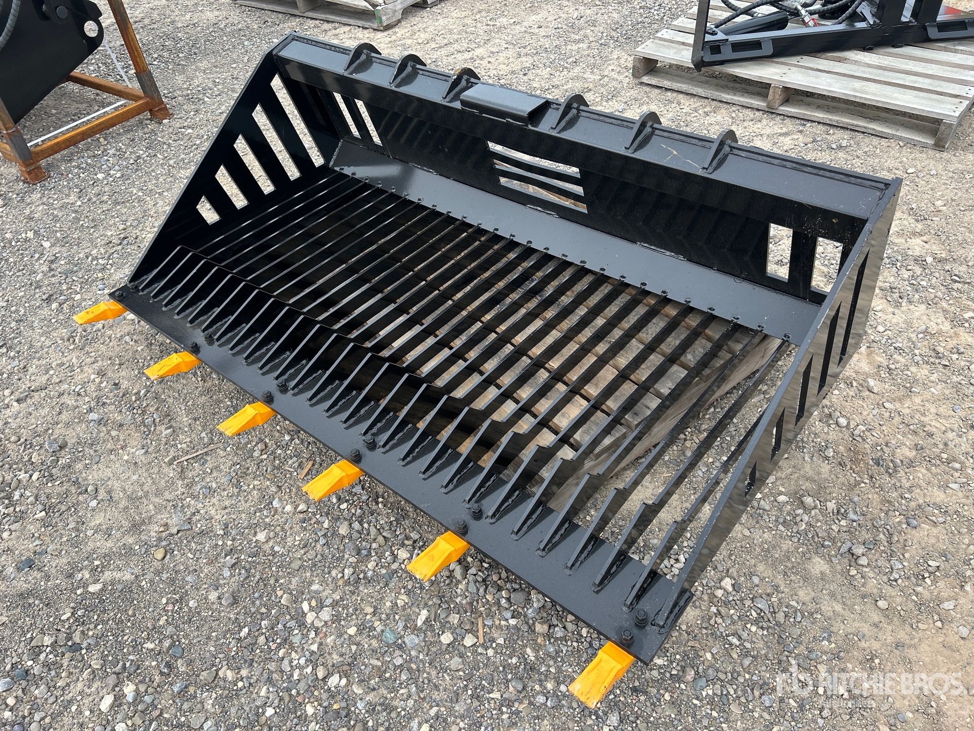 2026 GIYI GY-RB66 66 in Skeleton Skid Steer Bucket (Unused)