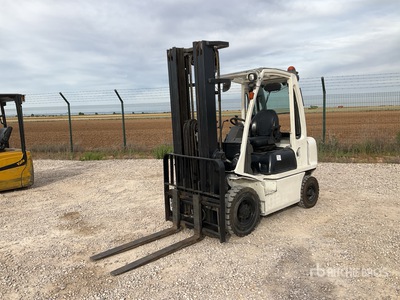 2017 UniCarriers Y1D2A25Q Montacargas