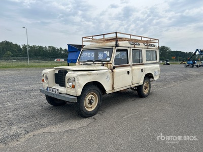 Land Rover Santana SUV