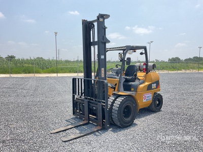 2015 Cat GP45N1 8550 lb Cushion Tire Montacargas / Forklift