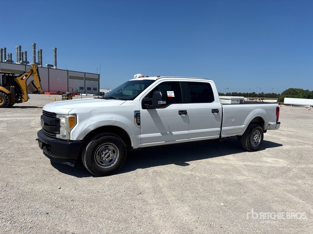 2017 Ford F-250 XL 4x2 Crew Cab Pickup