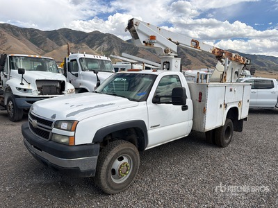 2000 MTI A28D 28 ft on 2006 Chevrolet silverado 3500 4x4 Camion Nacelle