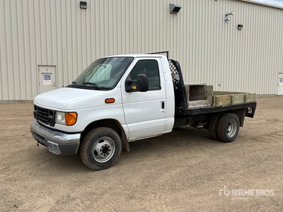 2007 Ford E-350 4x2 Flatbed Truck