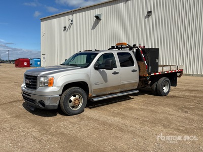2009 GMC 3500 4x4 Crew Cab Flatbed Truck