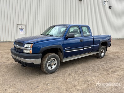 2004 Chevrolet Silverado 2500 HD 4x4 Extended Cab Pickup