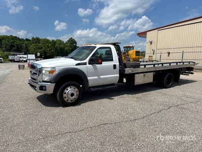 2016 Ford F-550 XL 4x2 شاحنة سحب مسطحة