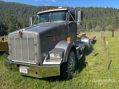 2013 Kenworth T800 T/A Day Cab Truck Tractor