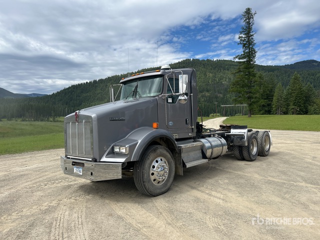 2013 Kenworth T800 6x4 T/A Day Cab Truck Tractor