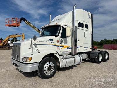 2000 International 9400 6x4 T/A Sleeper Truck Tractor