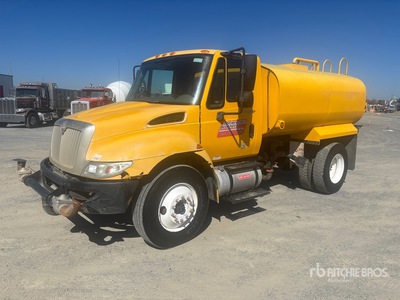 2011 International 4300 2000 gal 4x2 Water Truck