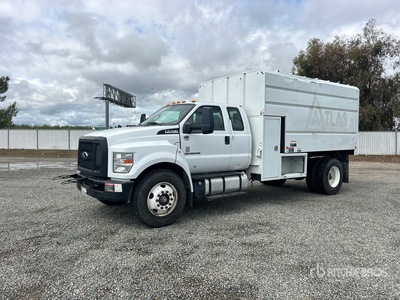 2019 Ford F-750 4x2 Extended Cab Camión con desmenuzadora