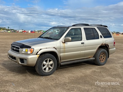2000 Nissan Pathfinder LE 4WD SUV