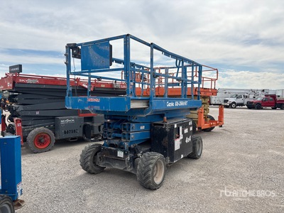 2015 Genie GS-2669RT 4x4 Dual Fuel Elevador de tijera