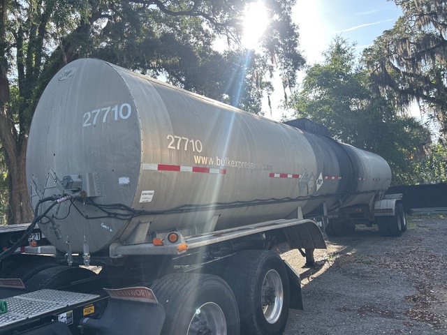 2001 Etnyre 7250 gal T/A Tanker Trailer