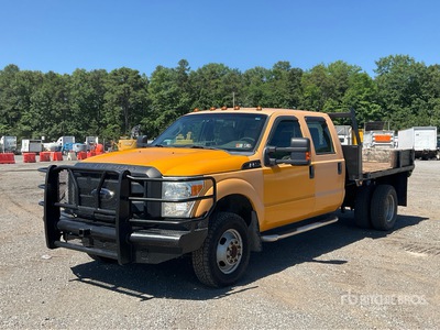 2011 Ford F-350 XL 4x4 Crew Cab Camion à Plateau