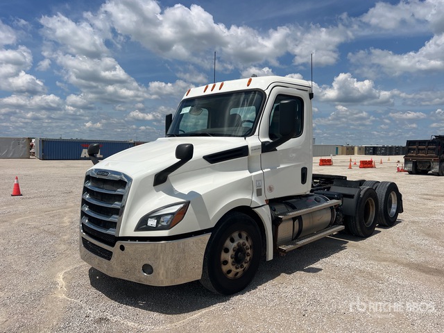 2019 Freightliner Cascadia 126 6x4 T/A Day Cab Truck Tractor