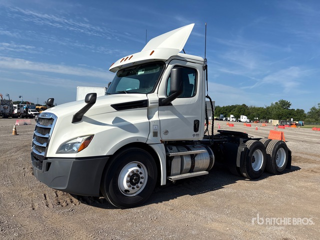 2019 Freightliner Cascadia 126 6x4 T/A Day Cab Truck Tractor