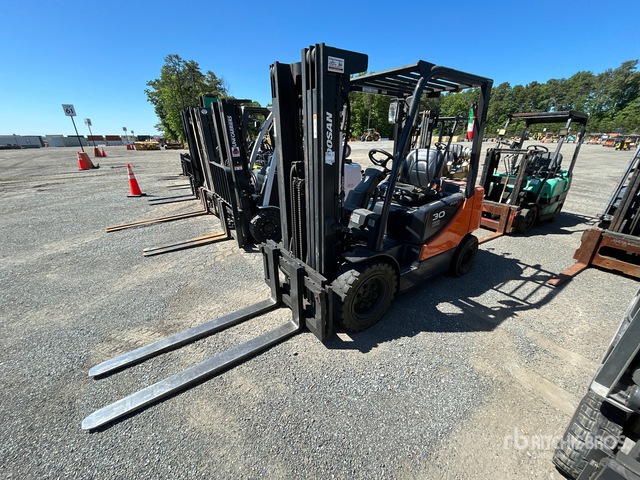 2017 Doosan G30 5450 lb Forklift