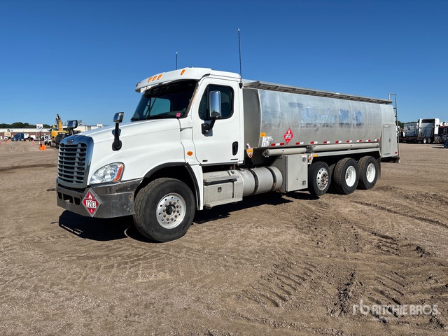 2011 Freightliner Cascadia 125 4500 gal 8x4 Fuel Truck