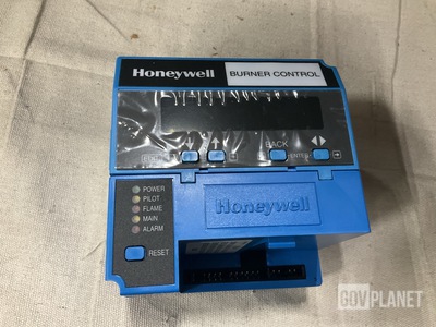(2) Honeywell RM7800 M 1011 Automatic Programming Control Units