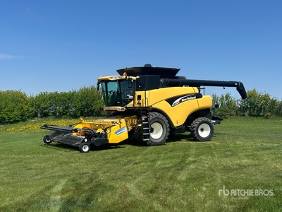 2006 New Holland CR970 Combine Harvester