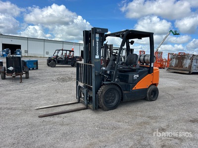 Doosan G25N-7 4200 lb Pneumatic Tire Chariot Élévateur