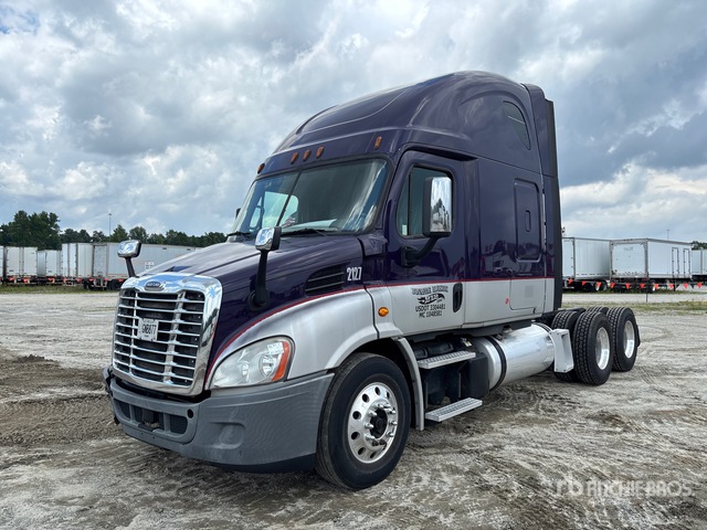 2015 Freightliner Cascadia 113 6x4 T/A Sleeper Truck Tractor