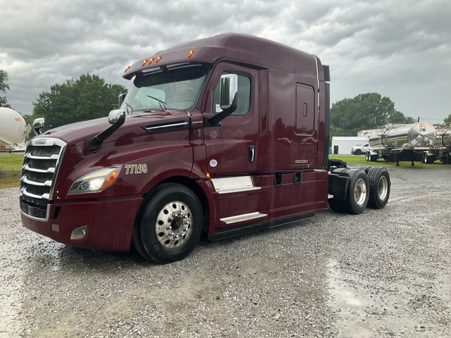 2020 Freightliner Cascadia 126 6x4 T/A Sleeper Truck Tractor