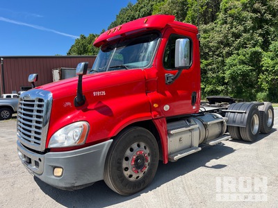 2019 Freightliner Cascadia 125 6x4 T/A Day Cab Truck Tractor