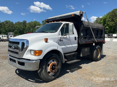 2006 Ford F-750 4x2 Camion à benne basculante S/E